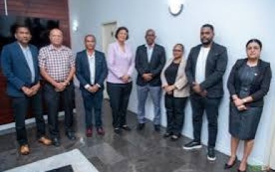 President en SVB bespreken ontwikkeling jeugdvoetbal en diasporaspelers