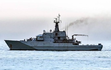 Russisch marineschip houdt schietoefening voor Britse kust