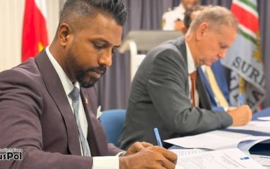 Minister Monorath tekent overdrachtsprotocol voor schenking van drie dienstvoertuigen aan KPS