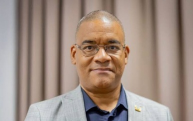 Minister Baasaron in Panama voor dialoog over economische positie van vrouwen