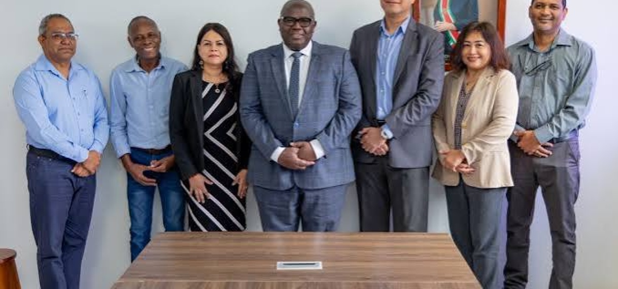 Minister Landveld installeert commissie voor luchtvaartbeveiliging