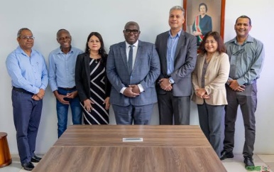 Minister Landveld installeert commissie voor luchtvaartbeveiliging