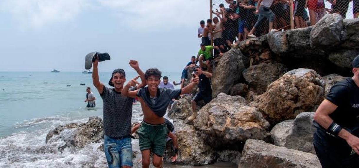 Zeker negen doden bij massale oversteek naar Spaanse exclave Ceuta