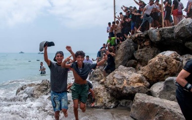 Zeker negen doden bij massale oversteek naar Spaanse exclave Ceuta