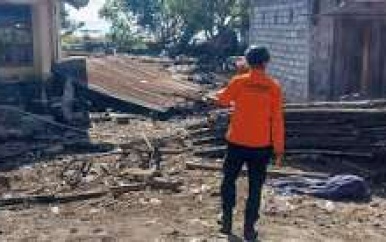 Dodental na aardbeving Indonesië loopt op, reddingswerkers zoeken naar overlevenden