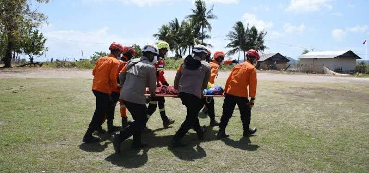 84-jarige vrouw levend onder puin gevonden in Indonesië