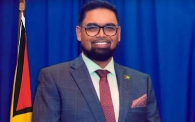 Guyanese president wil misbruik van sociale media via de wet aanpakken