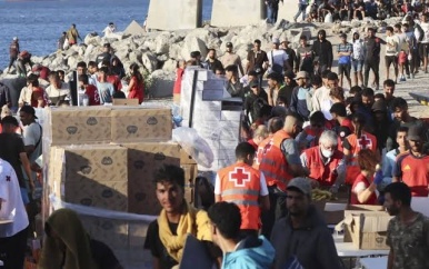 Demonstranten in Ceuta houden hulpgoederen Rode Kruis tegen