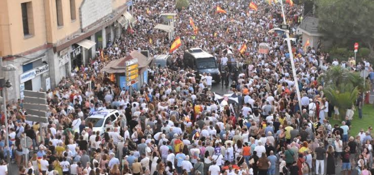 Duizenden inwoners Ceuta demonstreren: ‘Genoeg is genoeg’