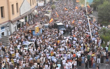 Duizenden inwoners Ceuta demonstreren: ‘Genoeg is genoeg’