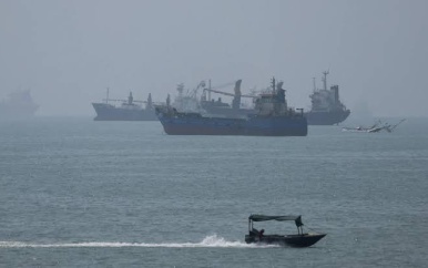 VS valt Iraanse installaties aan; Iran bestookt Amerikaanse bases