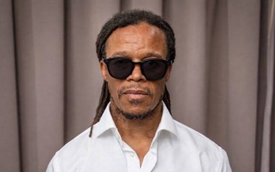 Edgar Davids wordt ambassadeur van SV Coronie Boys en zet netwerk in voor clubontwikkeling