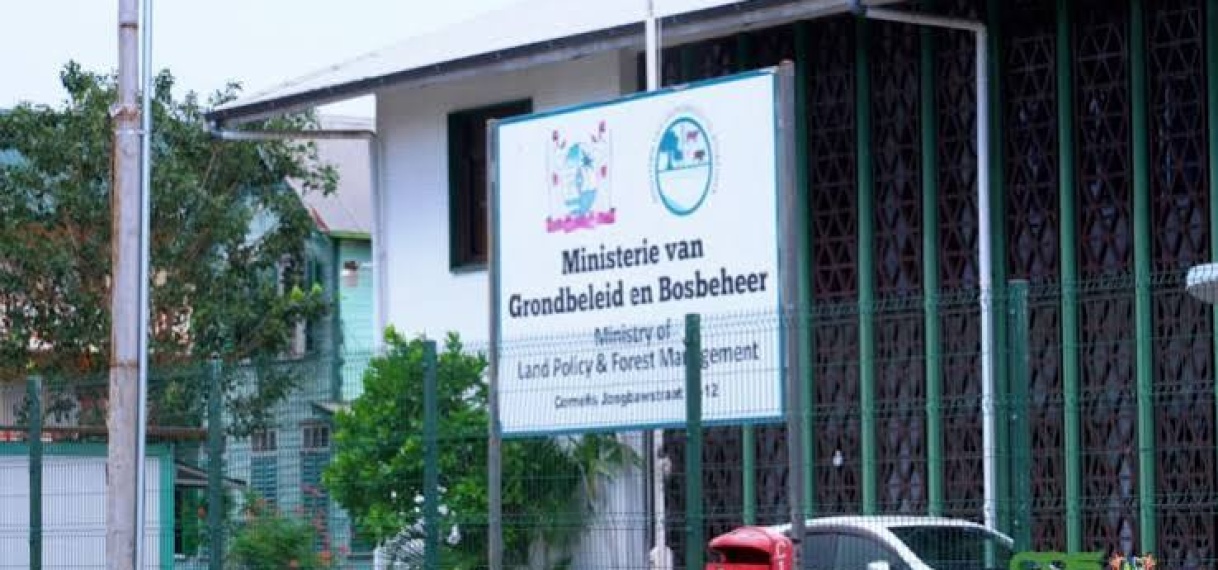 Mennonieten officieel aangezegd illegale vestigingen op te breken