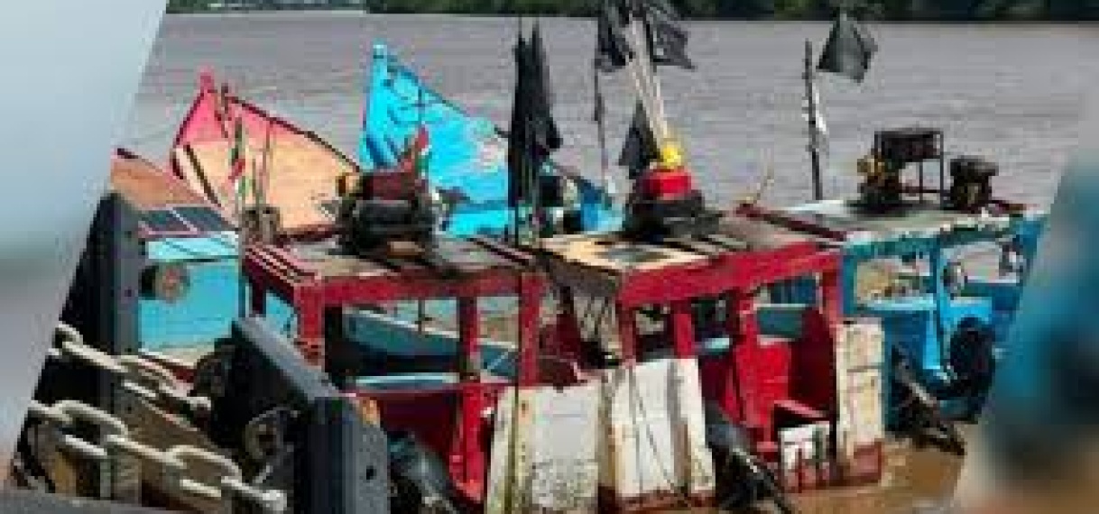 Drie SK-vissersboten onderschept met vervalste vergunningen; 12 Guyanese bemanningsleden aangehouden
