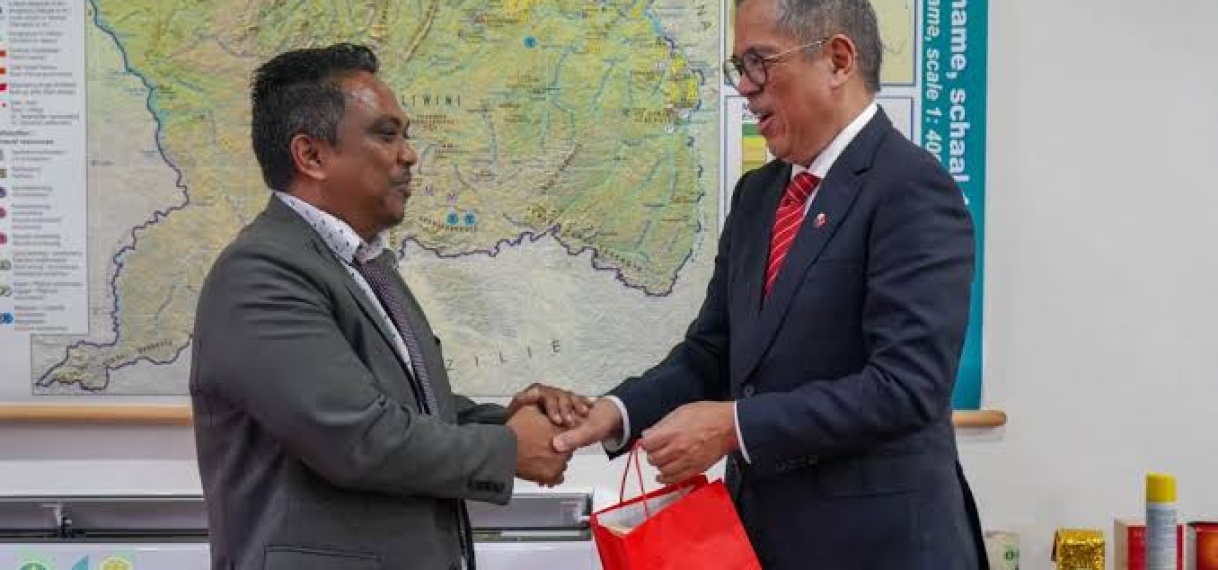 Minister Noersalim voert gesprekken met ambassadeur van de Filipijnen