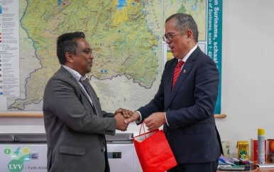Minister Noersalim voert gesprekken met ambassadeur van de Filipijnen