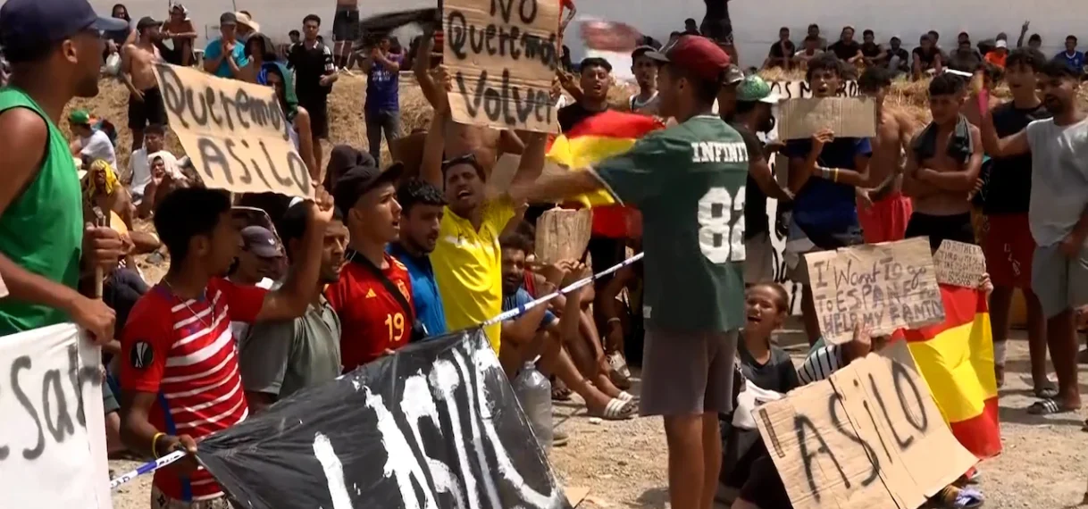 Honderden migranten demonstreren in Ceuta