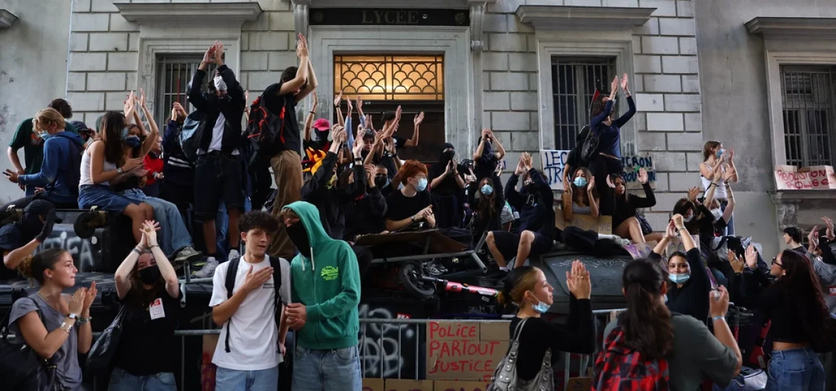 Zeker twintig gewonden en 160 arrestaties bij scholierenprotesten in Frankrijk