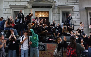 Zeker twintig gewonden en 160 arrestaties bij scholierenprotesten in Frankrijk