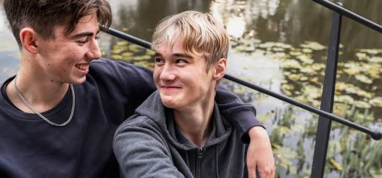 Homoacceptatie onder pubers maakt duikvlucht: minder dan 1 op 4 jongens positief