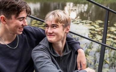 Homoacceptatie onder pubers maakt duikvlucht: minder dan 1 op 4 jongens positief