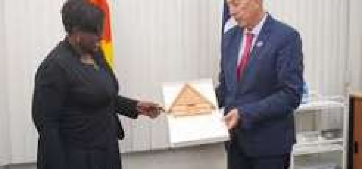 Franse ambassadeur bespreekt samenwerking met minister Wijnerman