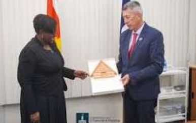 Franse ambassadeur bespreekt samenwerking met minister Wijnerman