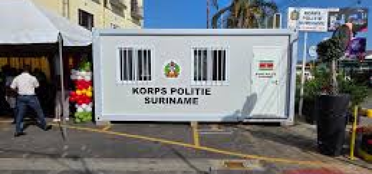 Nieuwe politiehulppost geopend in uitgaanscentrum Paramaribo