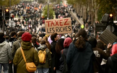 Tienduizenden demonstranten op de been; Frankrijk houdt adem in