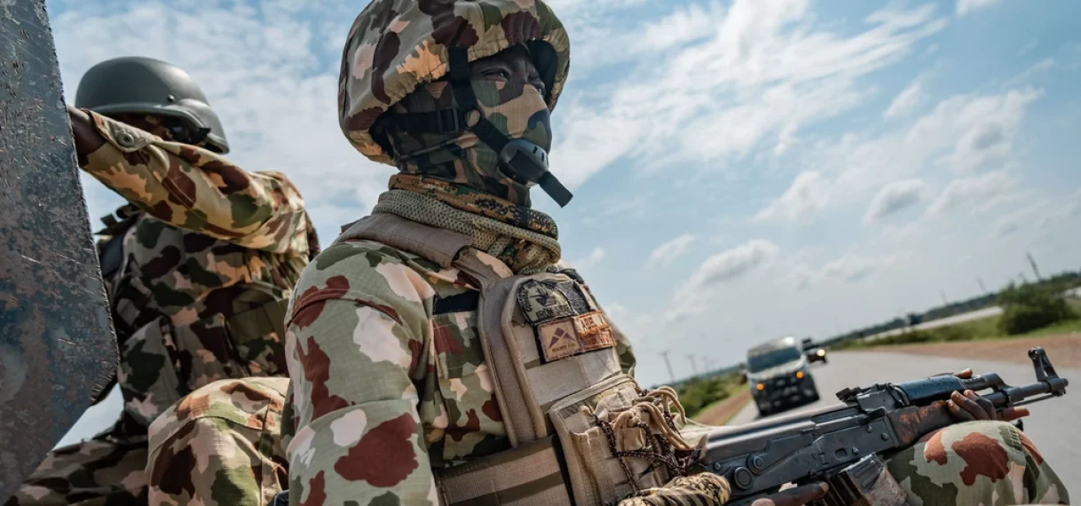 Militair vliegtuig neergestort, 32 doden