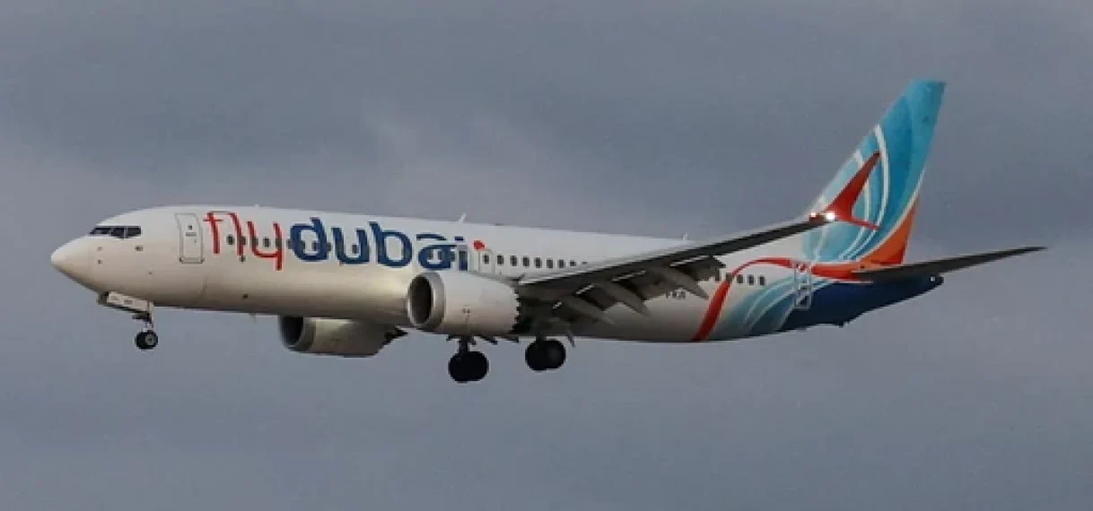 Copiloot Flydubai viel gezagvoerder aan met bijl, ook naam bekend