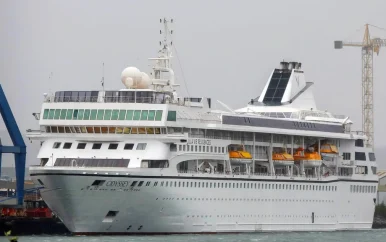 Cruiseschip gestrand in Cambodja door hoge brandstofkosten
