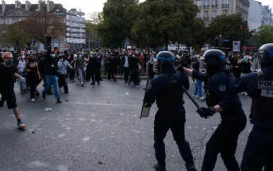 UPDATE: Franse politie stopt tijdelijk met flitsgranaten bij scholierenprotesten