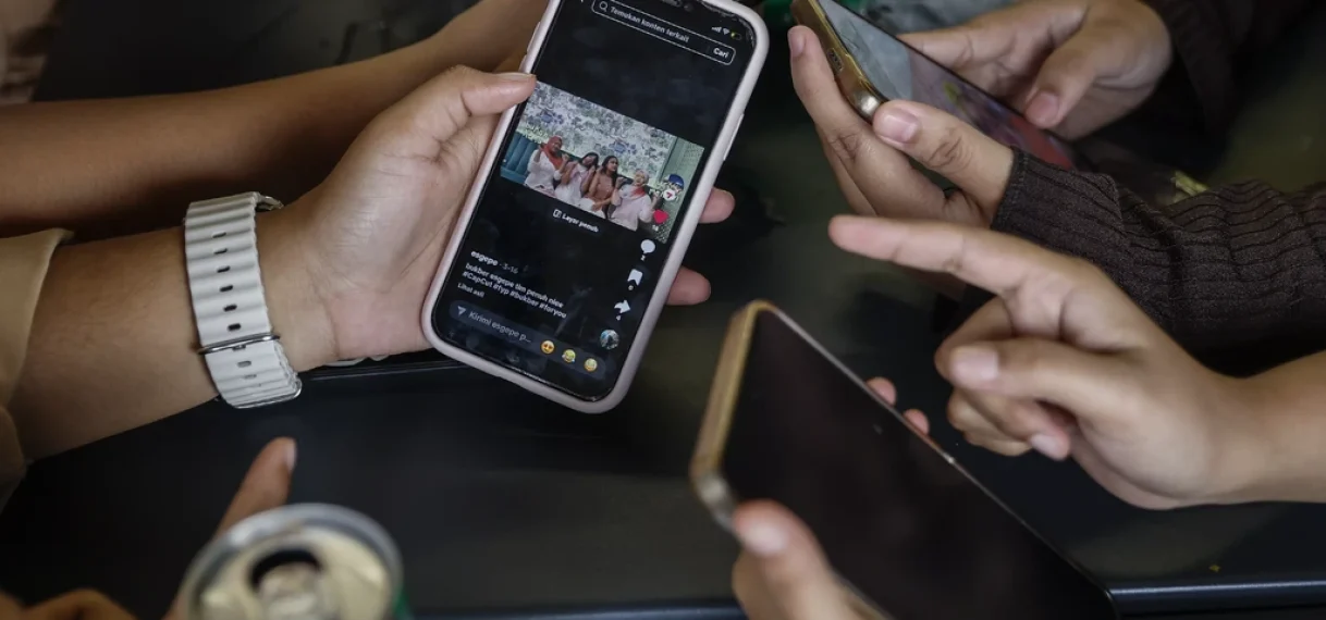 Restaurants Sardinië verbieden telefoons aan tafel