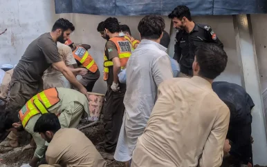 Zeker 33 doden bij instorten school in Pakistan