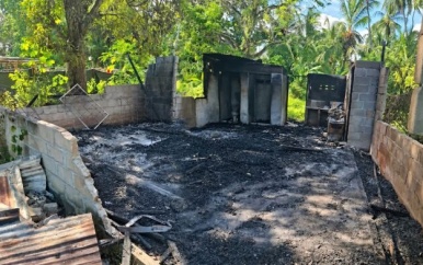 Woning in Coronie volledig afgebrand