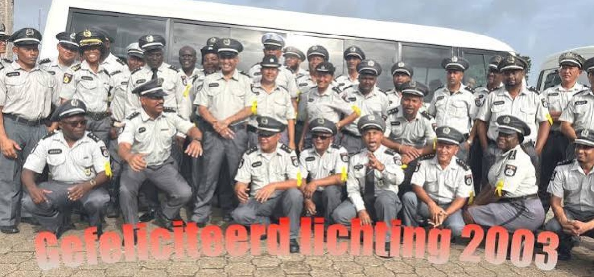Korps Politie Suriname feliciteert lichting oktober 2003