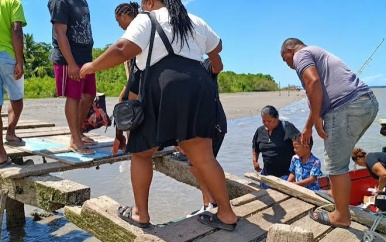Bootsmannen luiden noodklok over vervallen loopbrug Leonsberg