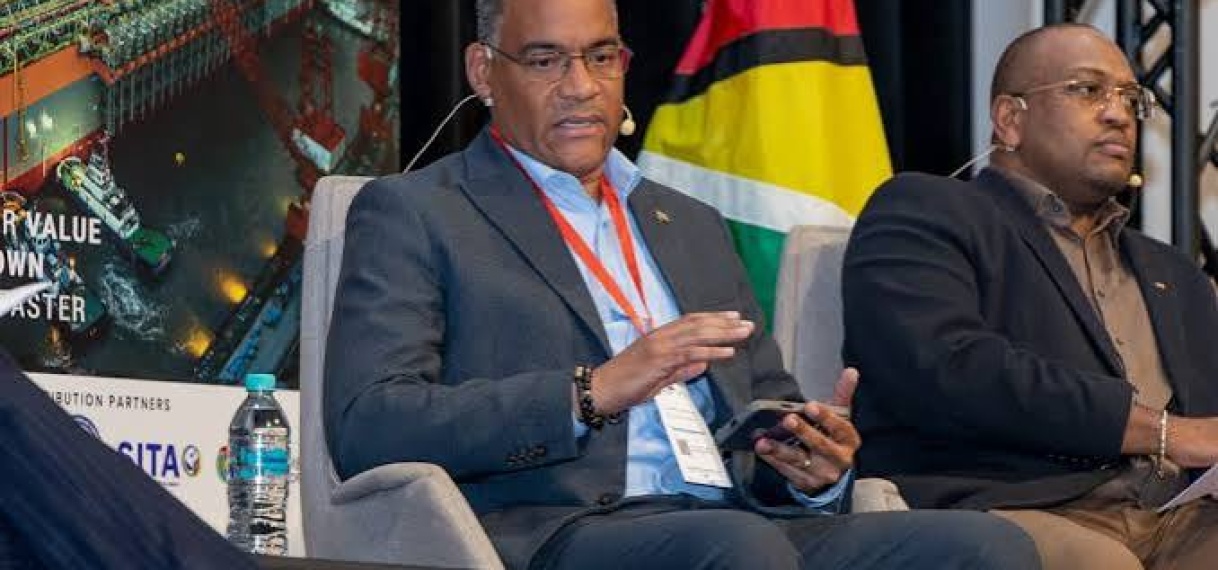 Minister Baasaron: betrouwbare veerverbinding cruciaal voor handel met Guyana