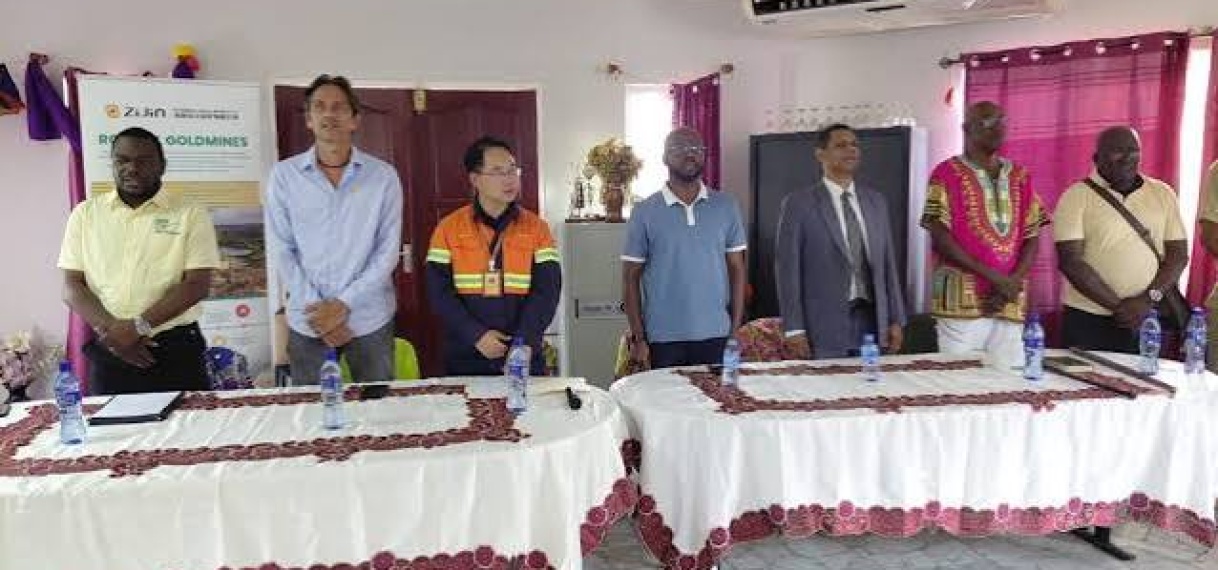 Medische Zending ontvangt hulpmiddelen van ZiJin Rosebel Gold Mines voor betere zorg in het binnenland