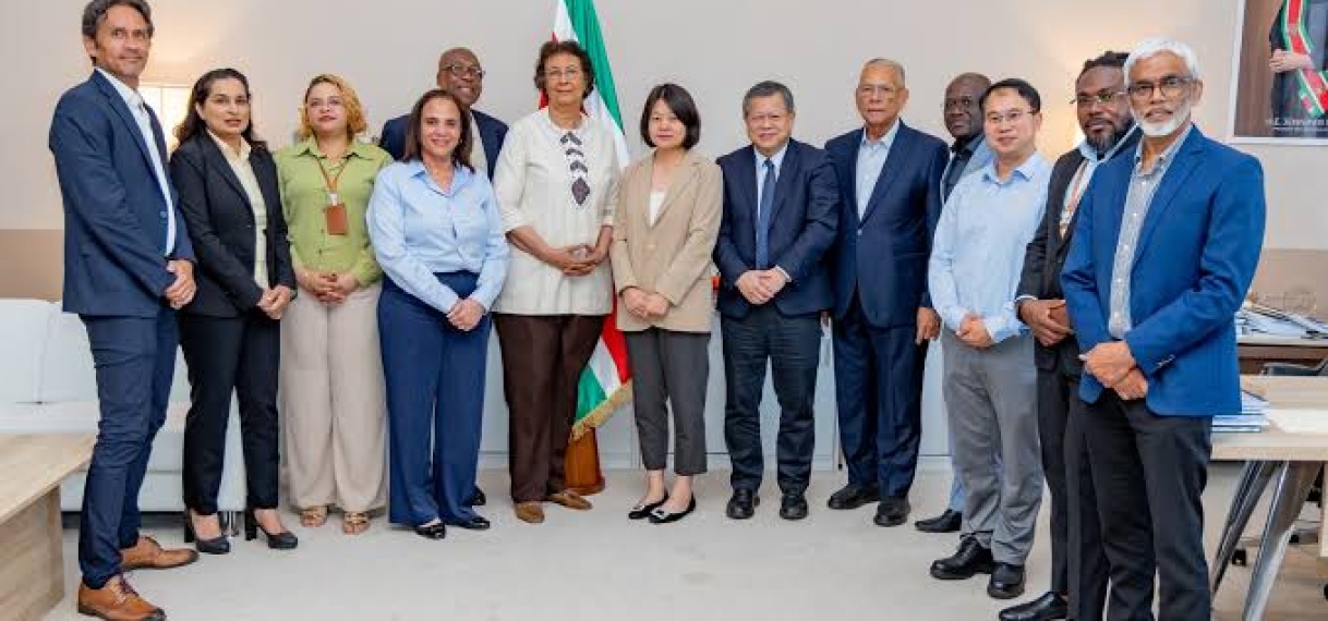 Staatsolie en Zijin Rosebel presenteren expansieplan Saramacca aan president