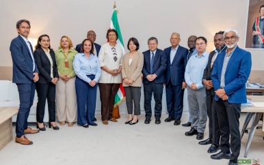 Staatsolie en Zijin Rosebel presenteren expansieplan Saramacca aan president