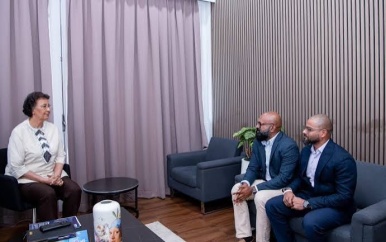Digicel informeert president Simons over investeringen en uitbreiding glasvezelnetwerk
